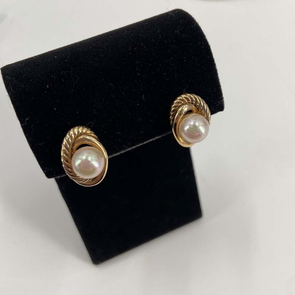 Vintage Faux pearl gold plated stud earrings